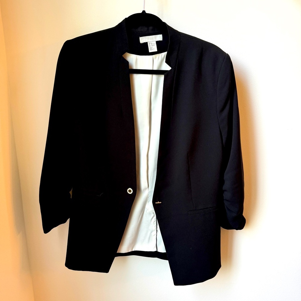 Rouched sleeve blazer
